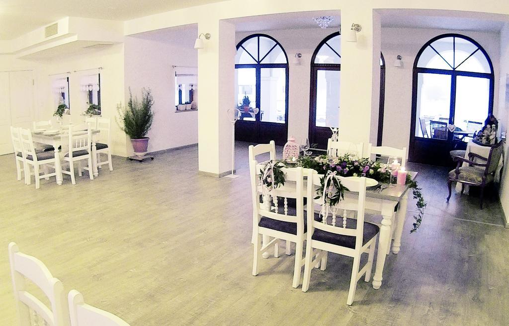 Hôtel Deak Udvarhaz à Kakucs Extérieur photo
