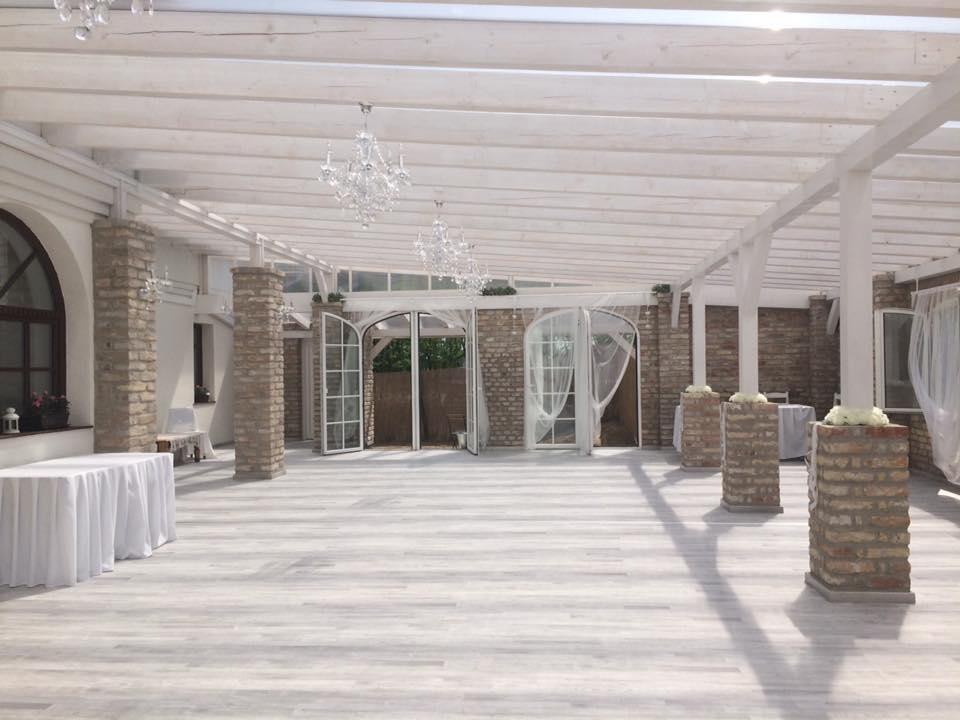 Hôtel Deak Udvarhaz à Kakucs Extérieur photo