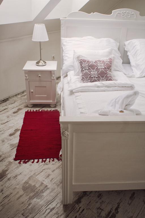 Hôtel Deak Udvarhaz à Kakucs Chambre photo