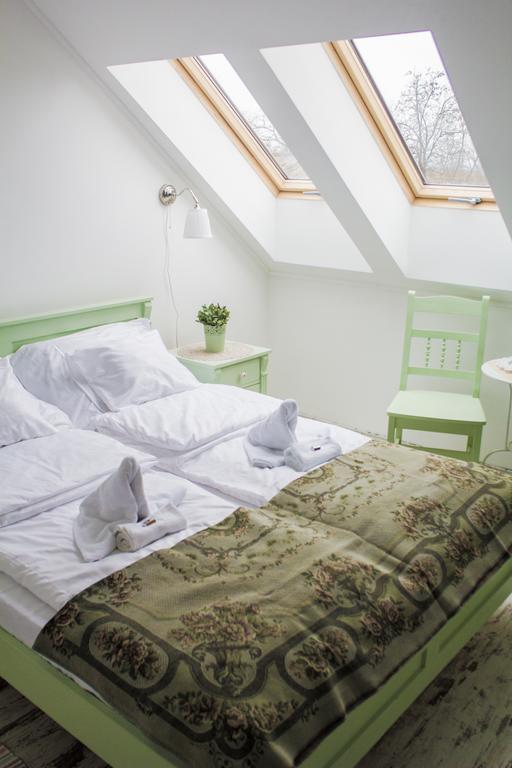 Hôtel Deak Udvarhaz à Kakucs Chambre photo