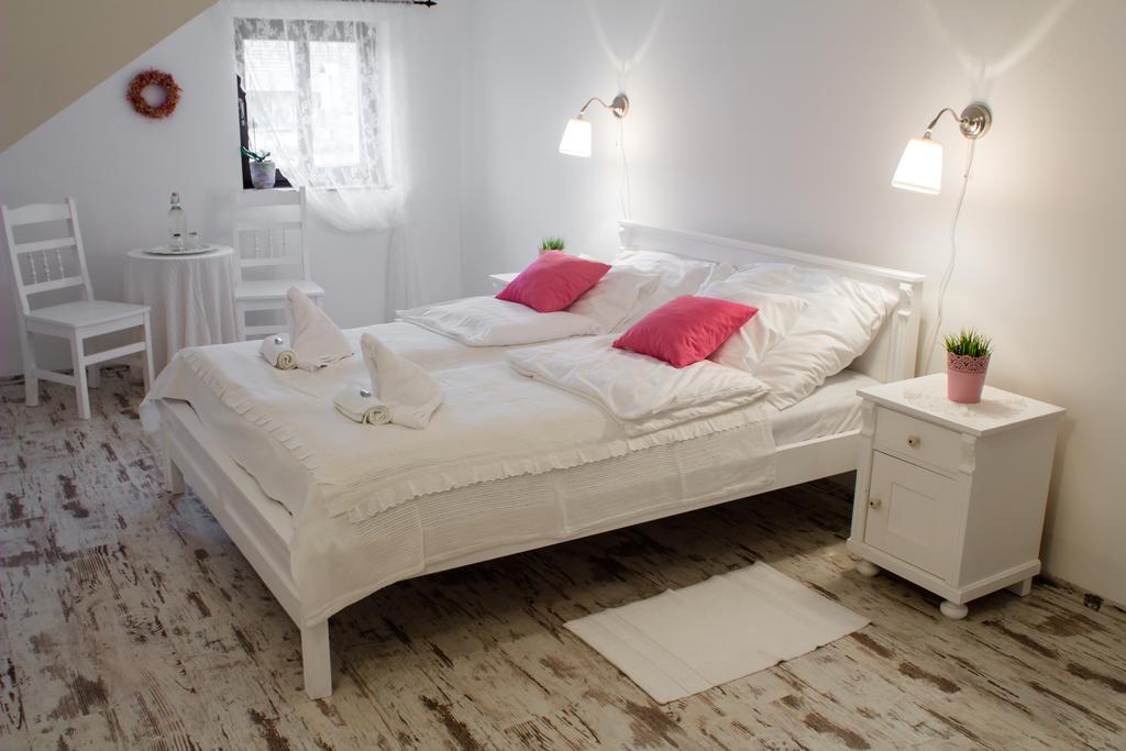 Hôtel Deak Udvarhaz à Kakucs Chambre photo
