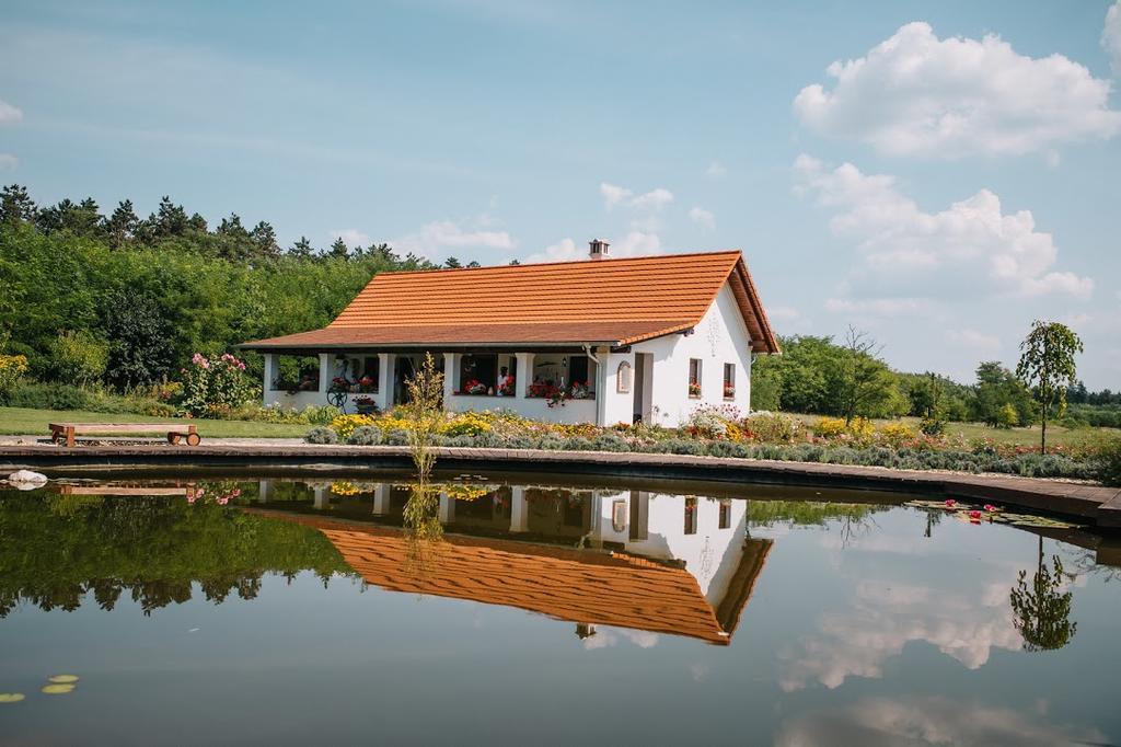 Hôtel Deak Udvarhaz à Kakucs Extérieur photo