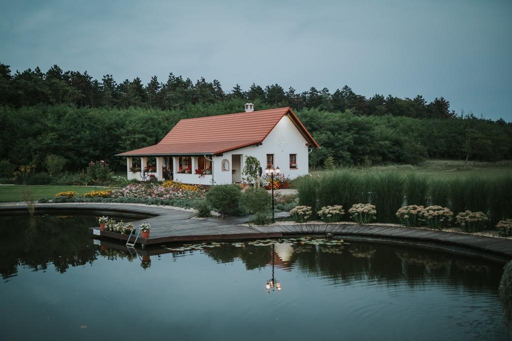 Hôtel Deak Udvarhaz à Kakucs Extérieur photo