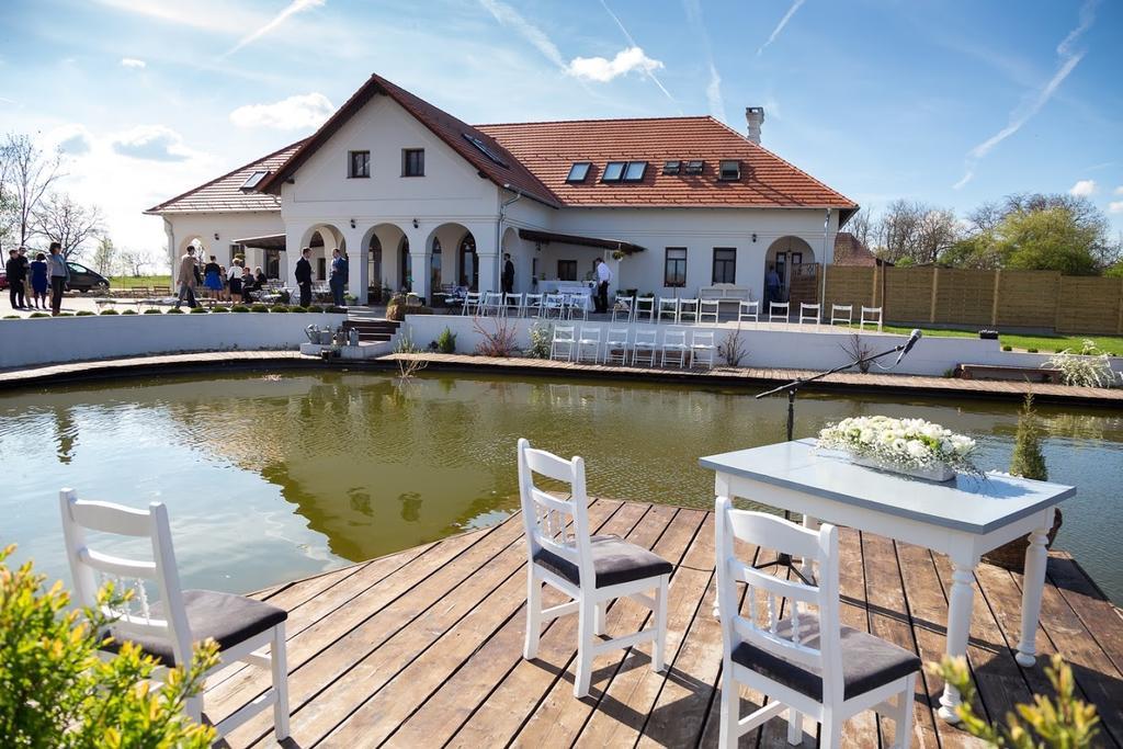 Hôtel Deak Udvarhaz à Kakucs Extérieur photo