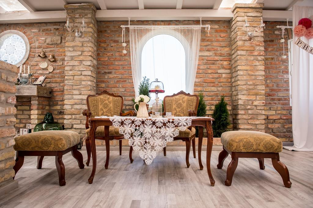 Hôtel Deak Udvarhaz à Kakucs Extérieur photo